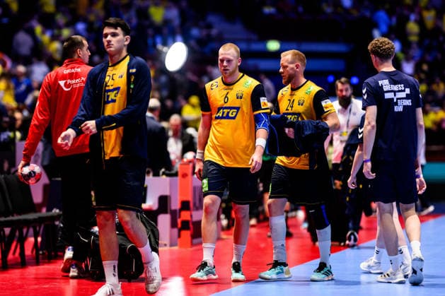 260121 Nikola Roganovic, Felix Möller and Jim Gottfridsson of Sweden looks dejected during the EHF European Handball Championship preliminary round match between Sweden and Croatia on January 21, 2026 in Malmö. Photo: Petter Arvidson BILDBYRAN kod PA PA1130 handball handboll handball handbolls-em 2026 sverige sweden croatia kroatien ehf european handball championship sverige bbeng grappa33 depp sverige sweden Copyright: PETTERxARVIDSON BB260121PA170