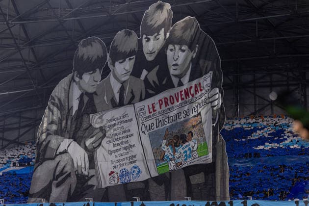 Football - UEFA Champions League - League Phase - Olympique de Marseille v Liverpool FC MARSEILLE, FRANCE - Wednesday, January 21, 2026: Olympique de Marseille supporters with a Tifo of the Beatles reading a newspaper which says History repeats itself in French before the UEFA Champions League match between Olympique de Marseille and Liverpool FC at the Stade VÃ lodrome. (Photo by David Rawcliffe Propaganda) MARSEILLE Stade VÃ lodrome BOUCHES-DU-RHÃ NE FRANCE  Copyright: xDavidxRawcliffex P2026-01-21-Marseille_Liverpool-44