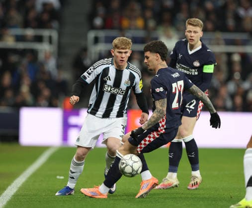 Newcastle Upon Tyne, England, 21st January 2026. Lewis Hall of Newcastle United and Dennis Man of PSV Eindhoven during the Newcastle United vs PSV Eindhoven UEFA Champions League match at St. James Park, Newcastle Upon Tyne. Picture credit should read: Nigel Roddis Sportimage EDITORIAL USE ONLY. No use with unauthorised audio, video, data, fixture lists, club league logos or live services. Online in-match use limited to 120 images, no video emulation. No use in betting, games or single club league player publications. SPI_023_NR_NEWC_PSV SPI-4467-0022