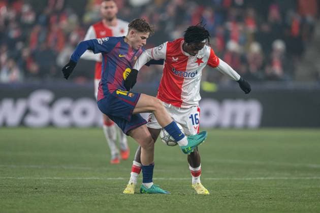 Fermin Lopez in a battle with David Moses during UEFA Champions league match, SK Slavia Praha - FC Barcelona, Barca , 21 january 2026, Fortuna Arena, Praha, Czech republic Copyright: xMICHALxFAJT,ZOSPORTU.SKx MAR_9695