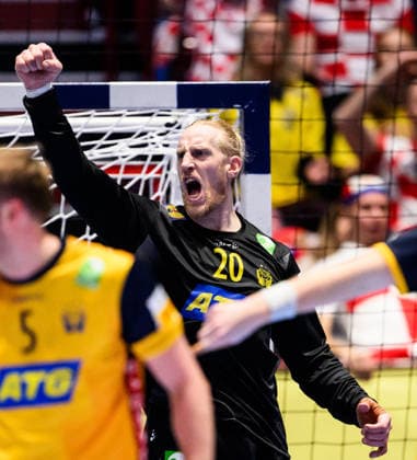 260121 Goalkeeper Mikael Appelgren of Sweden celebrates during the EHF European Handball Championship preliminary round match between Sweden and Croatia on January 21, 2026 in Malmö. Photo: Petter Arvidson BILDBYRAN kod PA PA1130 handball handboll handball handbolls-em 2026 sverige sweden croatia kroatien ehf european handball championship sverige bbeng grappa33 jubel sverige sweden celebrates Copyright: PETTERxARVIDSON BB260121PA182