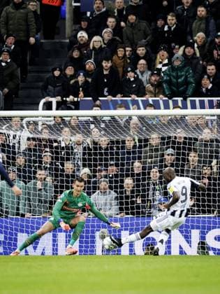 NEWCASTLE - Yoane Wissa of Newcastle United FC scores the 1-0 goal during the UEFA Champions League match between Newcastle United FC and PSV Eindhoven at St. James Park Stadium on January 21, 2026, in Newcastle, United Kingdom. SEM VAN DER WAL ANP UEFA Champions League 2025-2026 xVIxANPxSportx xxANPxIVx 548185004 originalFilename: 548185004.jpg