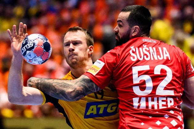 260121 Felix Claar of Sweden and Leon Susnja of Croatia during the EHF European Handball Championship preliminary round match between Sweden and Croatia on January 21, 2026 in Malmö. Photo: Petter Arvidson BILDBYRAN kod PA PA1130 handball handboll handball handbolls-em 2026 sverige sweden croatia kroatien ehf european handball championship sverige bbeng grappa33 sverige sweden Copyright: PETTERxARVIDSON BB260121PA197