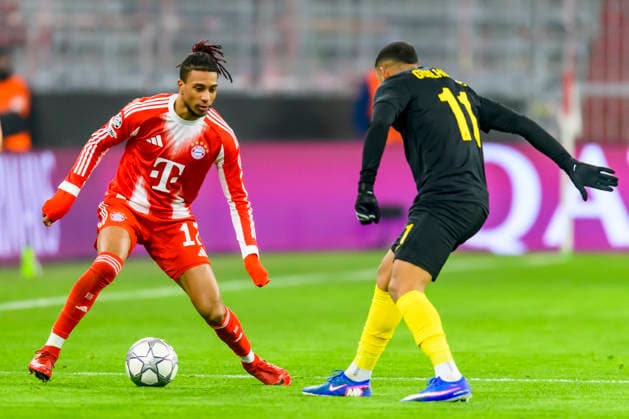 GER, UEFA CL, FC Bayern Muenchen (GER) vs Royale Union Saint-Gilloise (BEL) 21.01.2026, Allianz Arena, Muenchen, GER, UEFA CL, FC Bayern Muenchen (GER) vs Royale Union Saint-Gilloise (BEL), UEFA regulations prohibit any use of photographs as image sequences and or quasi-video, im Bild Michael Olise (FCB 17) im Zweikampf gegen Guilherme Smith (Royale Union Saint-Gilloise 11)