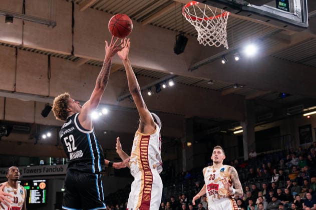 Zacharie Perrin (Veolia Towers Hamburg, 52) beim Korbleger, GER, Veolia Towers Hamburg vs Umana Reyer Venice, Basketball, EuroCup, Spieltag 15, Saison 2025 2026, 21.01.2026 GER, Veolia Towers Hamburg vs Umana Reyer Venice, Basketball, EuroCup, Spieltag 15, Saison 2025 2026, 21.01.2026 Hamburg Copyright: xEibner-Pressefoto MaxxVincenx EP_MVN