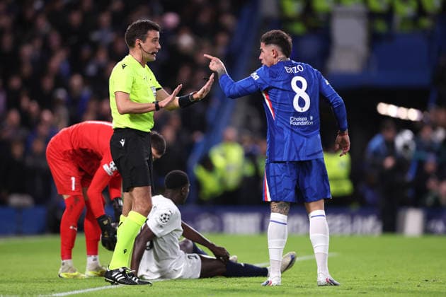 London, England, 21st January 2026. Enzo Fernandez of Chelsea reacts towards referee Erik Lambrechts after having a goal disallowed during the Chelsea vs Pafos FC UEFA Champions League match at Stamford Bridge, London. Picture credit should read: David Klein Sportimage EDITORIAL USE ONLY. No use with unauthorised audio, video, data, fixture lists, club league logos or live services. Online in-match use limited to 120 images, no video emulation. No use in betting, games or single club league player publications. SPI_018_DK_CHELSEA_PAFOS SPI-4466-0018