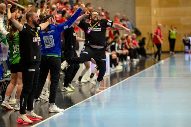 Steffen, Birkner (Trainer, HSG Blomberg-Lippe) Jubel, Sprung zum Abpfiff. Sieg gegen den Thueringer HC Auswaerts. GER, Thueringen, Thueringer HC gegen HSG Blomberg-Lippe, Alsco Handball Bundesliga Frauen, 1. Handballbundesliga Frauen, Handball, 14.Spieltag, Saison 2025 2026, 21.01.2026 GER, Thueringen, Thueringer HC gegen HSG Blomberg-Lippe, Alsco Handball Bundesliga Frauen, 1. Handballbundesliga Frauen, Handball, 14.Spieltag, Saison 2025 2026, 21.01.2026 Bad Langensalza Copyright: xEibner-Pressefoto MartinxHerbstx EP_MHT
