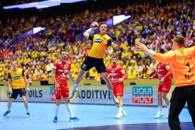 Sweden s Jonathan Carlsbogard shoots during the handball match of the European Handball Championship Group E between Sweden and Croatia at Malmö Arena, Malmö, Sweden, January 21, 2026. MALMÖ SWEDEN x10600x