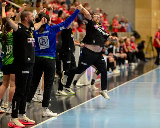 Steffen, Birkner (Trainer, HSG Blomberg-Lippe) Jubel, Sprung zum Abpfiff. Sieg gegen den Thueringer HC Auswaerts. GER, Thueringen, Thueringer HC gegen HSG Blomberg-Lippe, Alsco Handball Bundesliga Frauen, 1. Handballbundesliga Frauen, Handball, 14.Spieltag, Saison 2025 2026, 21.01.2026 GER, Thueringen, Thueringer HC gegen HSG Blomberg-Lippe, Alsco Handball Bundesliga Frauen, 1. Handballbundesliga Frauen, Handball, 14.Spieltag, Saison 2025 2026, 21.01.2026 Bad Langensalza Copyright: xEibner-Pressefoto MartinxHerbstx EP_MHT