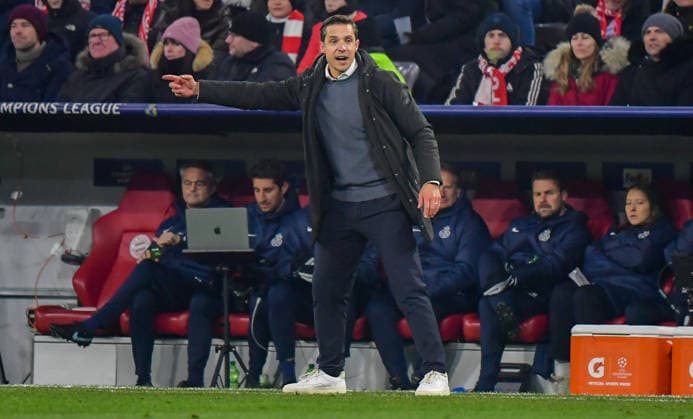 21.01.2026, xemx, Fussball UEFA Champions League, FC Bayern Muenchen - Union Saint-Gilloise v.l. Cheftrainer David Hubert (Union Saint-Gilloise) gibt Anweisungen, gestikuliert mit den Armen, gesticulate, gives instructions (DFL DFB REGULATIONS PROHIBIT ANY USE OF PHOTOGRAPHS as IMAGE SEQUENCES and or QUASI-VIDEO) Muenchen