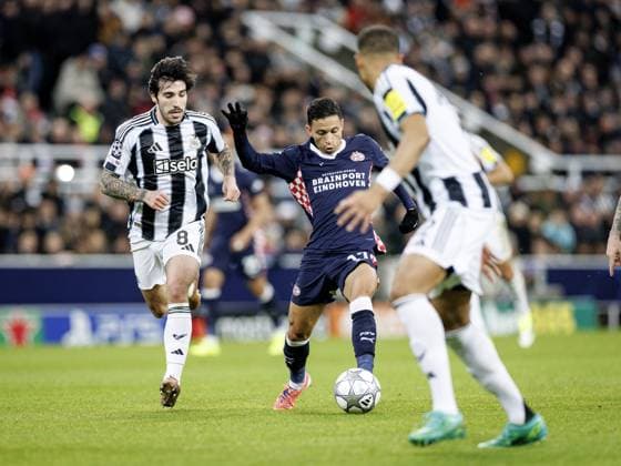 NEWCASTLE - (L-R) Sandro Tonali of Newcastle United FC and Mauro Junior of PSV Eindhoven during the UEFA Champions League match between Newcastle United FC and PSV Eindhoven at St. James Park Stadium on January 21, 2026, in Newcastle, United Kingdom. SEM VAN DER WAL ANP UEFA Champions League 2025-2026 xVIxANPxSportx xxANPxIVx 548185970 originalFilename: 548185970.jpg