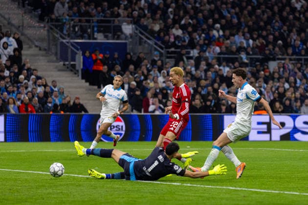 Football - UEFA Champions League - League Phase - Olympique de Marseille v Liverpool FC MARSEILLE, FRANCE - Wednesday, January 21, 2026: Liverpool s Hugo Ekitike scores the first goal but it was ruled offside following a VAR check during the UEFA Champions League match between Olympique de Marseille and Liverpool FC at the Stade VÃ lodrome. (Photo by David Rawcliffe Propaganda) MARSEILLE Stade VÃ lodrome BOUCHES-DU-RHÃ NE FRANCE  Copyright: xDavidxRawcliffex P2026-01-21-Marseille_Liverpool-62