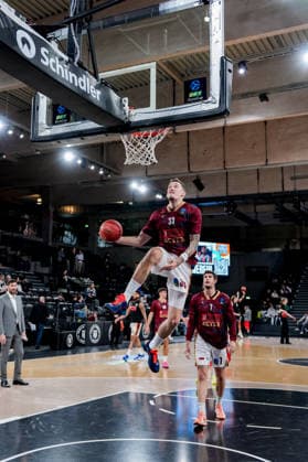 Deutschland: Basketball EuroCup Saison 2025 26 15. Spieltag Veolia Towers Hamburg vs. Umana Reyer Venice Inselpark Arena (Hamburg), Germany: Basketball 2025 26 EuroCup season Round 15 Veolia Towers Hamburg vs. Umana Reyer Venice Inselpark Arena (Hamburg): Kyle Wiltjer (Umana Reyer Venezia, 33), Leonardo Candi (Umana Reyer Venezia, 7) Copyright: xStefanxTrochax