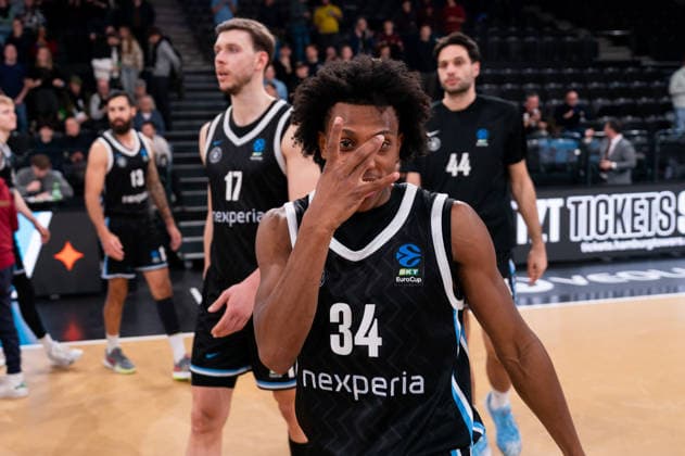 Ross Williams (Veolia Towers Hamburg, 34) jubelt Jubel nach Sieg Spielende, GER, Veolia Towers Hamburg vs Umana Reyer Venice, Basketball, EuroCup, Spieltag 15, Saison 2025 2026, 21.01.2026 GER, Veolia Towers Hamburg vs Umana Reyer Venice, Basketball, EuroCup, Spieltag 15, Saison 2025 2026, 21.01.2026 Hamburg Copyright: xEibner-Pressefoto MaxxVincenx EP_MVN