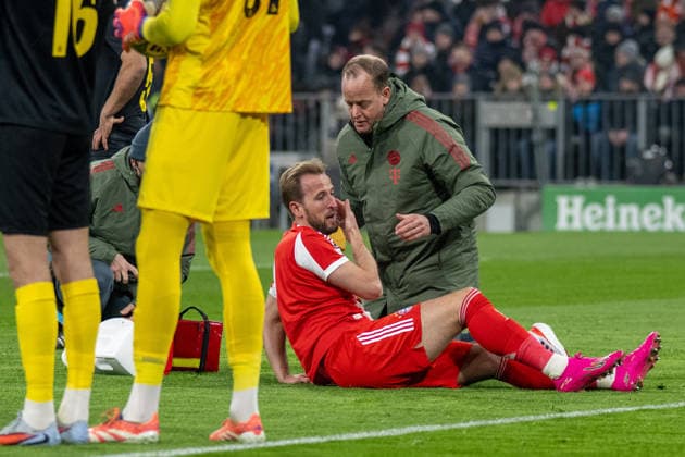 Harry Kane 9 (FC Bayern Muenchen) wir auf dem Spielfeld kurz behandelt, FC Bayern Muenchen vs. Royale Union Saint Gilloise, Fussball, UEFA Champions League, 7. Spieltag, 21.01.2026 DFB regulations prohibit any use of photographs as image sequences and or quasi-video Muenchen Bayern Deutschland