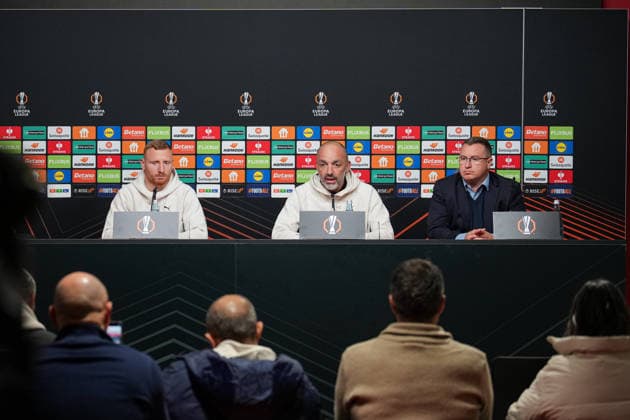 Presse Konferenz, Europa League Spiel, Maccabi Tel-aviv, Zarko LazetiC (Maccabi Tel-Aviv, Trainer) Ido Shahar (Maccabi Tel-Aviv, 36) Freiburg Europa Park Stadion Baden-Württemberg Deutschland Copyright: xFINLEYxMÖRCHx