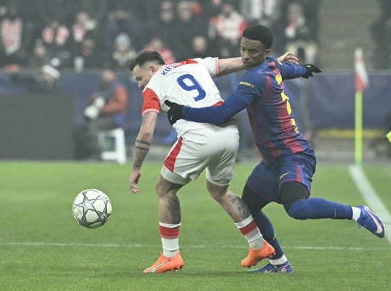 Vasil Kusej of Slavia, left, and Alejandro Balde of Barcelona in action during the Champions League 7th round match Slavia Praha vs FC Barcelona, Barca in Pilsen, Czech Republic, January 21, 2026. (CTKxPhoto MichalxKrumphanzl) CTKPhotoP2026012110164  CTKPhotoP2026012110164