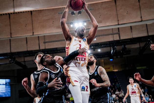 Deutschland: Basketball EuroCup Saison 2025 26 15. Spieltag Veolia Towers Hamburg vs. Umana Reyer Venice Inselpark Arena (Hamburg), Germany: Basketball 2025 26 EuroCup season Round 15 Veolia Towers Hamburg vs. Umana Reyer Venice Inselpark Arena (Hamburg): Chris Horton (Umana Reyer Venezia, 2), Osaro Jürgen Rich (Veolia Towers Hamburg, 3), Martin Breunig (Veolia Towers Hamburg, 13), Benedikt TurudiÄ‡ (Veolia Towers Hamburg, 44) Copyright: xStefanxTrochax
