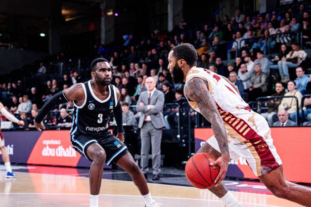 Deutschland: Basketball EuroCup Saison 2025 26 15. Spieltag Veolia Towers Hamburg vs. Umana Reyer Venice Inselpark Arena (Hamburg), Germany: Basketball 2025 26 EuroCup season Round 15 Veolia Towers Hamburg vs. Umana Reyer Venice Inselpark Arena (Hamburg): RJ Cole (Umana Reyer Venezia, 1), Osaro Jürgen Rich (Veolia Towers Hamburg, 3) Copyright: xStefanxTrochax