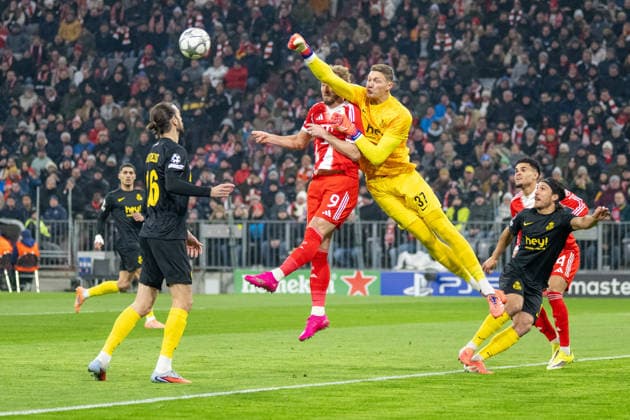 Kjell Scherpen 37 (Royale Union Saint Gilloise) boxt den Ball weg u nd erwischt Harry Kane 9 (FC Bayern Muenchen) an der Schlaefe, FC Bayern Muenchen vs. Royale Union Saint Gilloise, Fussball, UEFA Champions League, 7. Spieltag, 21.01.2026 DFB regulations prohibit any use of photographs as image sequences and or quasi-video Muenchen Bayern Deutschland