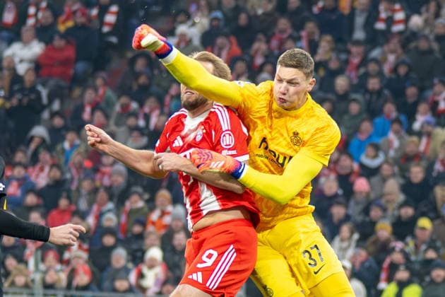Kjell Scherpen 37 (Royale Union Saint Gilloise) boxt den Ball weg u nd erwischt Harry Kane 9 (FC Bayern Muenchen) an der Schlaefe, FC Bayern Muenchen vs. Royale Union Saint Gilloise, Fussball, UEFA Champions League, 7. Spieltag, 21.01.2026 DFB regulations prohibit any use of photographs as image sequences and or quasi-video Muenchen Bayern Deutschland