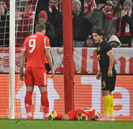Harry Kane FC Bayern Muenchen FCB (09) sauer auf Raphael Guerreiro FC Bayern Muenchen FCB (22) Gestik Geste FC Bayern Muenchen FCB vs R. Union Saint-Gilloise Spieltag 7 21.01.2026 DFL REGULATIONS PROHIBIT ANY USE OF PHOTOGRAPHS AS IMAGE SEQUENCES AND OR QUASI-VIDEO FC Bayern Muenchen FCB vs R. Union Saint-Gilloise
