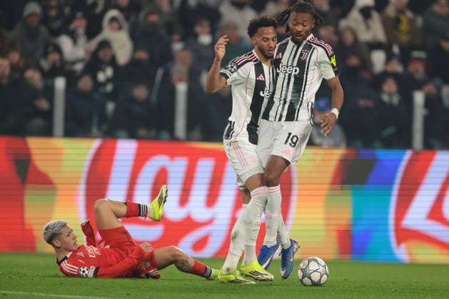 Turin, Italy, 21st January 2026. Lloyd Kelly of Juventus clashes with team mate Khephren Thuram following a tussle with Gianluca Prestianni of SL Benfica during the Juventus vs Benfica UEFA Champions League match at Juventus Stadium, Turin. Picture credit should read: Jonathan Moscrop Sportimage EDITORIAL USE ONLY. No use with unauthorised audio, video, data, fixture lists, club league logos or live services. Online in-match use limited to 120 images, no video emulation. No use in betting, games or single club league player publications. SPI_017_JM_JUVE_BENFICA_UCL SPI-4420-0015