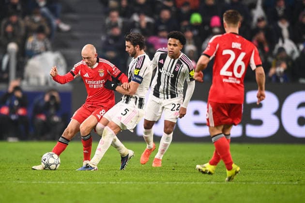 2026-01-21 Juventus FC v SL Benfica - UEFA Champions League 2025 26 League Phase MD7 TURIN, ITALY - JANUARY 21: Fredrik Aursnes of SL Benfica, Manuel Locatelli of Juventus FC during the UEFA Champions League 2025 26 League Phase MD7 match between Juventus FC and SL Benfica at Allianz Stadium on January 21, 2026 in Turin, Italy. (Photo by Alberto Gandolfo BSR Agency) Turin Italy Content not available for redistribution in The Netherlands directly or indirectly through any third parties. Copyright: xBSRxAgencyx