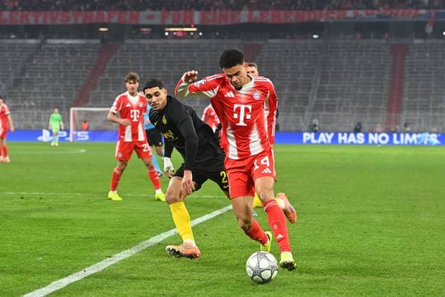 Luis DIAZ (Bayern Muenchen), Aktion,Zweikampf gegen Anan KHALAILI (Saint Gilloise), Fussball Champions League,Saison 2025 26, Ligaphase FC Bayern Muenchen - Royale Union Saint-Gilloise am 21.01.2026.