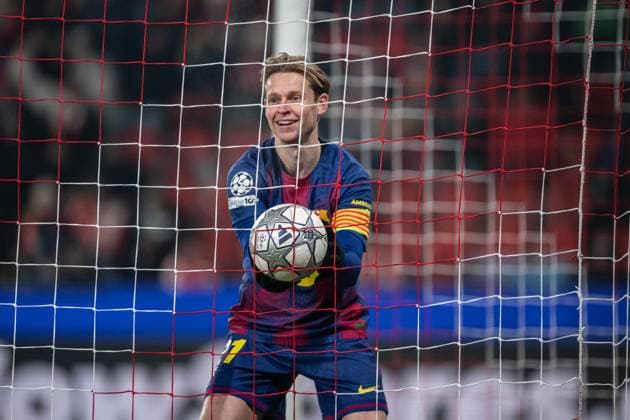 lucky Frenkie de Jong during UEFA Champions league match, SK Slavia Praha - FC Barcelona, Barca , 21 january 2026, Fortuna Arena, Praha, Czech republic Copyright: xMICHALxFAJT,ZOSPORTU.SKx MAR_9950