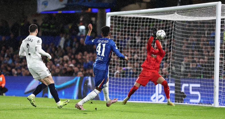 London, England, 21st January 2026. Estevao of Chelsea (C) has his shot saved by Jay Gorter of Pafos FC during the Chelsea vs Pafos FC UEFA Champions League match at Stamford Bridge, London. Picture credit should read: David Klein Sportimage EDITORIAL USE ONLY. No use with unauthorised audio, video, data, fixture lists, club league logos or live services. Online in-match use limited to 120 images, no video emulation. No use in betting, games or single club league player publications. SPI_035_DK_CHELSEA_PAFOS SPI-4466-0035