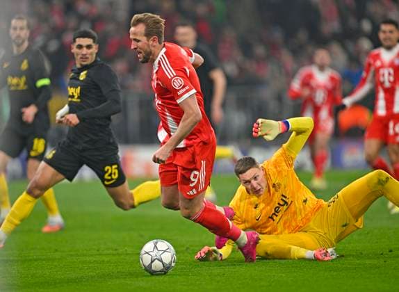 21.01.2026, Fussball UEFA Championsleague 2025 2026: Vorrunde 7.Spieltag, FC Bayern München - Union Saint-Gilloise, in der Allianz-Arena München. Harry Kane (FC Bayern München) kommt zu Fall. Es gibt Elfmeter