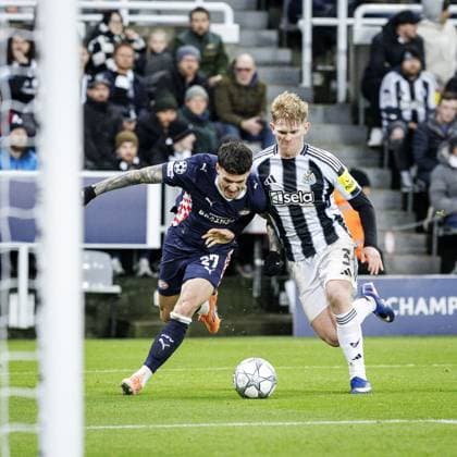 NEWCASTLE - (l-r) Dennis Man of PSV Eindhoven and Lewis Hall of Newcastle United FC during the UEFA Champions League match between Newcastle United FC and PSV Eindhoven at St. James Park Stadium on January 21, 2026, in Newcastle, United Kingdom. SEM VAN DER WAL ANP UEFA Champions League 2025-2026 xVIxANPxSportx xxANPxIVx 548189520 originalFilename: 548189520.jpg