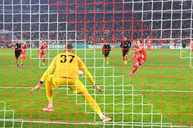 Tor Harry KANE (Bayern Muenchen) nach Tor zum 2-0 per Elfmeter,Strafstoss gegen Torwart Kjell SCHERPEN (Saint Gilloise), Aktion,Torschuss. Fussball Champions League,Saison 2025 26, Ligaphase FC Bayern Muenchen - Royale Union Saint-Gilloise am 21.01.2026.