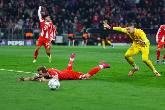 Fußball Champions League 7. Spieltag FC Bayern München - Union Saint-Gilloise am 21.01.2026 in der Allianz Arena in München Kjell Scherpen ( Saint-Gilloise ), links - Harry Kane ( München ), rechts