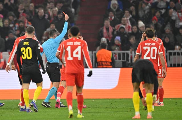 Schiedsrichter Referee Rade Obrenovic (SVN) zeigt Min-jae Kim FC Bayern Muenchen FCB (03) gelb-rote Karte Platzverweis FC Bayern Muenchen FCB vs R. Union Saint-Gilloise Spieltag 7 21.01.2026 DFL REGULATIONS PROHIBIT ANY USE OF PHOTOGRAPHS AS IMAGE SEQUENCES AND OR QUASI-VIDEO FC Bayern Muenchen FCB vs R. Union Saint-Gilloise