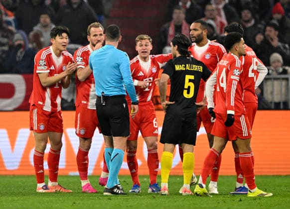 Schiedsrichter Referee Rade Obrenovic (SVN) zeigt Min-jae Kim FC Bayern Muenchen FCB (03) gelb-rote Karte Platzverweis Entsetzen Harry Kane FC Bayern Muenchen FCB (09) Joshua Kimmich FC Bayern Muenchen FCB (06) FC Bayern Muenchen FCB vs R. Union Saint-Gilloise Spieltag 7 21.01.2026 DFL REGULATIONS PROHIBIT ANY USE OF PHOTOGRAPHS AS IMAGE SEQUENCES AND OR QUASI-VIDEO FC Bayern Muenchen FCB vs R. Union Saint-Gilloise