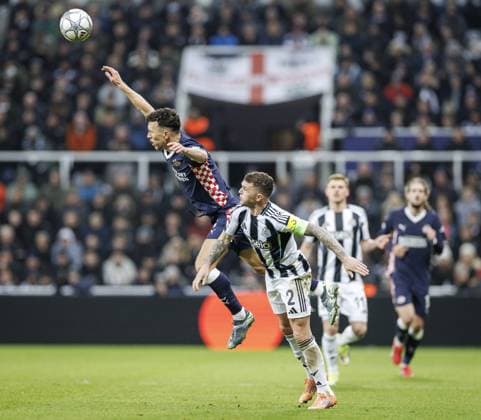 NEWCASTLE - (l-r) Kieran Trippier of Newcastle United FC and Ivan Perisic of PSV Eindhoven during the UEFA Champions League match between Newcastle United FC and PSV Eindhoven at St. James Park Stadium on January 21, 2026, in Newcastle, United Kingdom. SEM VAN DER WAL ANP UEFA Champions League 2025-2026 xVIxANPxSportx xxANPxIVx 548189910 originalFilename: 548189910.jpg