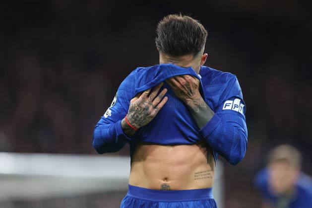 Chelsea v Pafos 21 January 2026, London - UEFA Champions League Football, Group Stage - Chelsea v Pafos - Enzo Fernandez of Chelsea wipes his face on his shirt - Photo: Charlotte Wilson Offside. London UK Copyright: xCharlottexWilsonx xOffsidexOffside