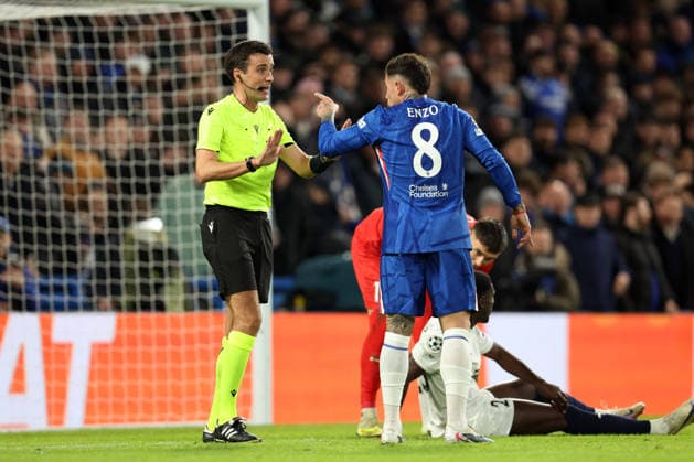 Chelsea v Pafos 21 January 2026, London - UEFA Champions League Football, Group Stage - Chelsea v Pafos - Enzo Fernandez of Chelsea points at referee Erik Lambrechts after his goal is disallowed - Photo: Charlotte Wilson Offside. London UK Copyright: xCharlottexWilsonx xOffsidexOffside
