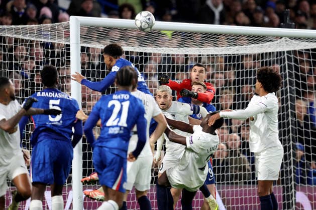 Chelsea v Pafos 21 January 2026, London - UEFA Champions League Football, Group Stage - Chelsea v Pafos - Pafos goalkeeper Jay Gorter punches the ball - Photo: Charlotte Wilson Offside. London UK Copyright: xCharlottexWilsonx xOffsidexOffside