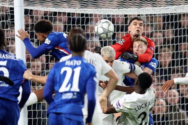 Chelsea v Pafos 21 January 2026, London - UEFA Champions League Football, Group Stage - Chelsea v Pafos - Pafos goalkeeper Jay Gorter punches the ball away from Liam Delap of Chelsea- Photo: Charlotte Wilson Offside. London UK Copyright: xCharlottexWilsonx xOffsidexOffside