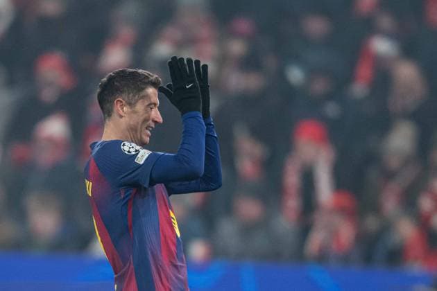 Robert Lewandowski applauded during UEFA Champions league match, SK Slavia Praha - FC Barcelona, Barca , 21 january 2026, Fortuna Arena, Praha, Czech republic Copyright: xMICHALxFAJT,ZOSPORTU.SKx MAR_0100