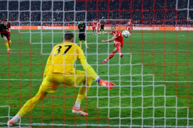Harry Kane 9 (FC Bayern Muenchen) trifft den Pfosten beim Elfmeter, FC Bayern Muenchen vs. Royale Union Saint-Gilloise, Fussball, Champions League, 7. Spieltag, 21.01.2026 Muenchen Bayern Deutschland