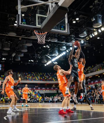 Chaundee Brown Jr of London Lions Men and Justin Simon of Ratiopharm Ulm challenge for the ball during the Eurocup match between London Lions and Ratiopharm ULM at the Copper Box Arena, London, United Kingdom on 21 January 2026. Copyright: xPhilxHutchinsonx 44440003