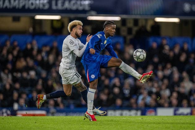 LONDON, ENGLAND - JANUARY 21: Jaja of Pafos FC and Jorrel Hato of Chelsea in action during the UEFA Champions League 2025 26 League Phase MD7 match between Chelsea FC and Pafos FC at Stamford Bridge on January 21, 2026 in London, England. Photo Sebastian Frej Chelsea FC v Pafos FC - UEFA Champions League 2025 26 League Phase MD7 Copyright: xSebastianxFrejx