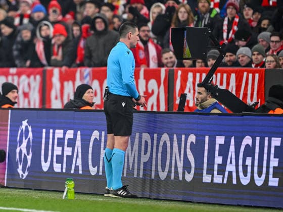 Schiedsrichter Rade Obrenovic looks at VAR during the UEFA Champions League 2025 26 League Phase MD7 match between FC Bayern München and R. Union Saint-Gilloise at Football Arena Munich on January 21, 2026 in Munich, Germany. (Photo by Harry Langer DeFodi Images) -