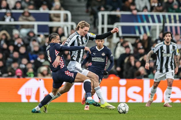 UEFA Champions League Matchday 7 of 8 Newcastle United v PSV Eindhoven Armando Obispo of PSV Eindhoven and Nick Woltemade of Newcastle United battle for the ball during the UEFA Champions League Matchday 7 of 8 Newcastle United v PSV Eindhovenn at St. James s Park, Newcastle, United Kingdom, 21st January 2026 (Photo by Mark Cosgrove News Images) Newcastle St. James s Park Tyne and Wear United Kingdom Copyright: xMarkxCosgrove NewsxImagesx