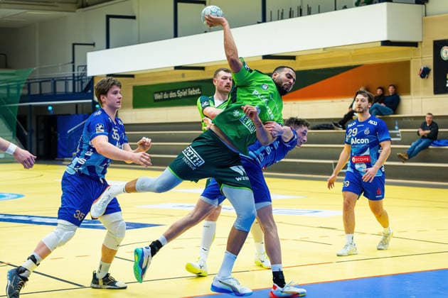 21.01.2026, xovx, Handball Testspiel Handball Bundesliga, HSG Wetzlar - TV Großwallstadt v.l. Axel Skaarnaes (TV Großwallstadt), Nikola Grahovac (HSG Wetzlar), Philipp Ahouansou (HSG Wetzlar), Ole Klimpke (TV Großwallstadt), Maximilian Horner (TV Großwallstadt) Wetzlar-Dutenhofen Sporthalle Dutenhofen Hessen Deutschland (DE)