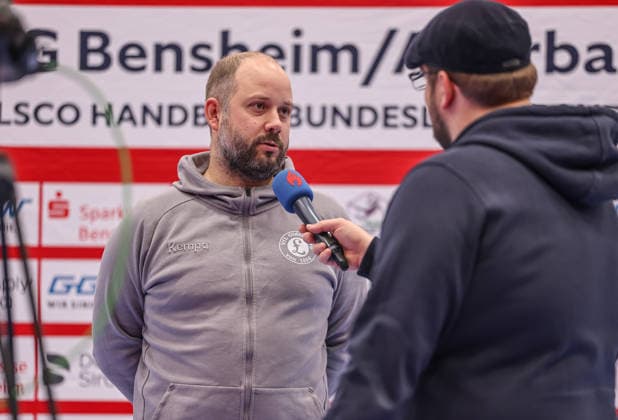 GER, Bensheim, HSG Bensheim Auerbach Flames vs Vfl Oldenburg, Alsco Handball Bundesliga Frauen, Handball, DHB, Spielzeit 2025 2026, Weststadthalle Bensheim, 14. Spieltag im Bild: Niels Bötel (Trainer Vfl Oldenburg Handball Frauen) DFB DFL REGULATIONS PROHIBIT ANY USE OF PHOTOGRAPHS AS IMAGE SEQUENCES AND OR QUASI-VIDEO, 21.01.2026 Copyright: HMBxMedia HendrikxHamelau